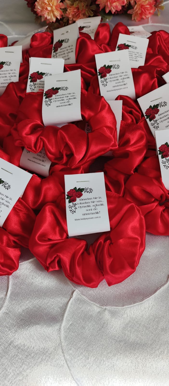 Kırmızı Saten Scrunchie – 10’lu Paket (Özel Gün Hediyelik)
