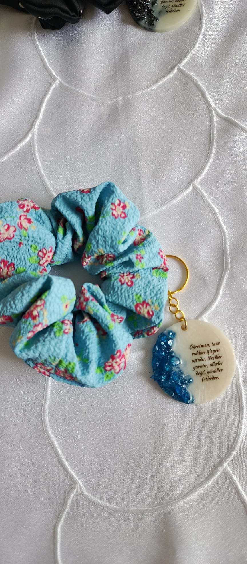 Mavi Tonlarında İkili Set Epoksi Anahtarlık & Desenli Toka