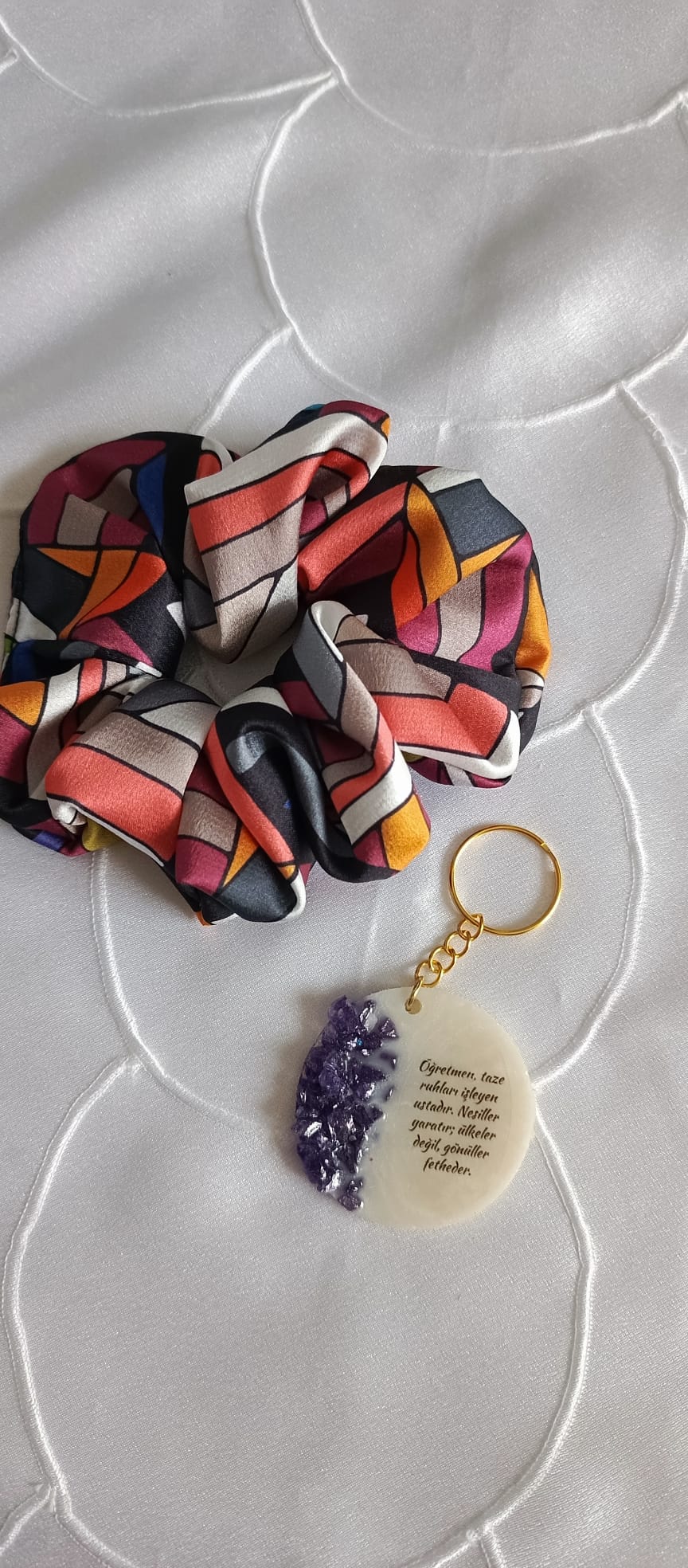 Mor Tonlarında İkili Set Epoksi Anahtarlık & Desenli Toka